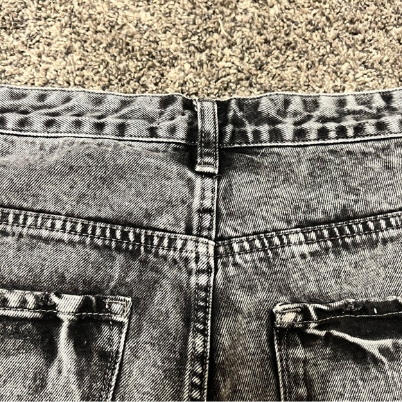 Vervet Gray Distressed Jean Shorts with Raw Hem - Picture 11 of 11
